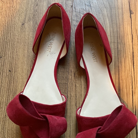 Red suede Nine West ballet flat shoes with bows and pointed toe - Picture 3 of 7